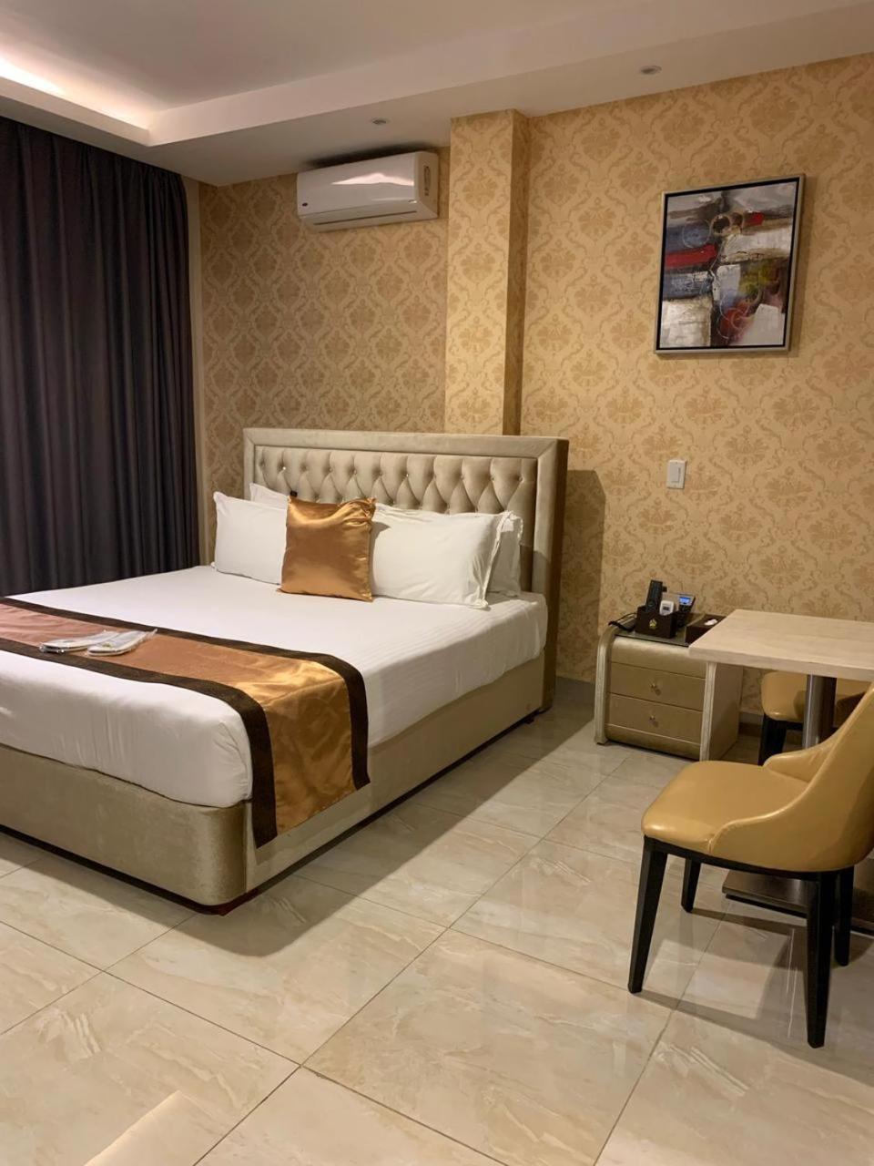 Hotel Crowner David Buitenkant foto